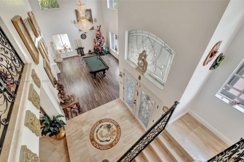 Casa en venta en Miami Lakes, Florida, 6 dormitorios, 431.72 m2 № 1749107 - foto 4