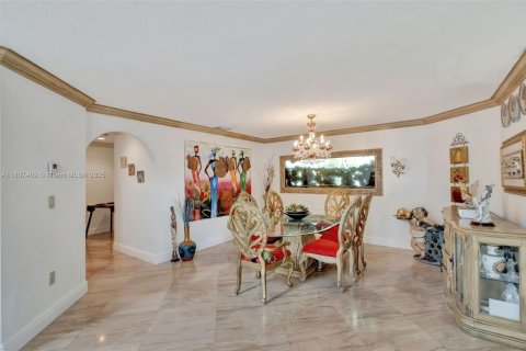 Casa en venta en Miami Lakes, Florida, 6 dormitorios, 431.72 m2 № 1749107 - foto 8