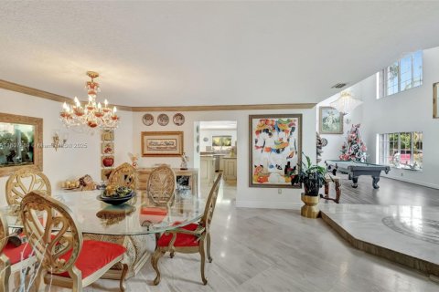 Casa en venta en Miami Lakes, Florida, 6 dormitorios, 431.72 m2 № 1749107 - foto 9