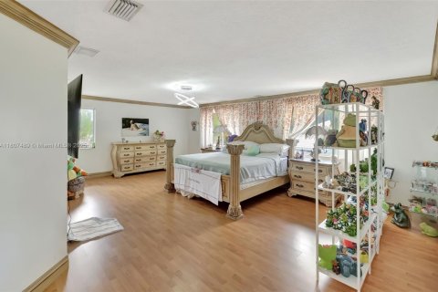 Casa en venta en Miami Lakes, Florida, 6 dormitorios, 431.72 m2 № 1749107 - foto 21
