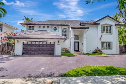 Casa en venta en Miami Lakes, Florida, 6 dormitorios, 431.72 m2 № 1749107 - foto 1