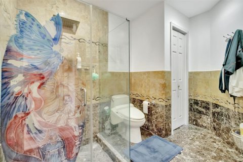 Casa en venta en Miami Lakes, Florida, 6 dormitorios, 431.72 m2 № 1749107 - foto 16