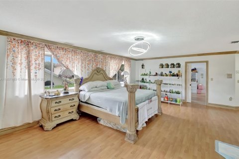 Casa en venta en Miami Lakes, Florida, 6 dormitorios, 431.72 m2 № 1749107 - foto 22