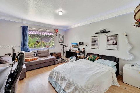 Casa en venta en Miami Lakes, Florida, 6 dormitorios, 431.72 m2 № 1749107 - foto 29
