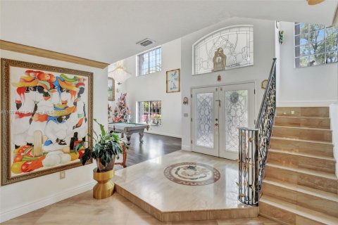 Casa en venta en Miami Lakes, Florida, 6 dormitorios, 431.72 m2 № 1749107 - foto 2