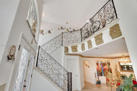 Casa en venta en Miami Lakes, Florida, 6 dormitorios, 431.72 m2 № 1749107 - foto 3