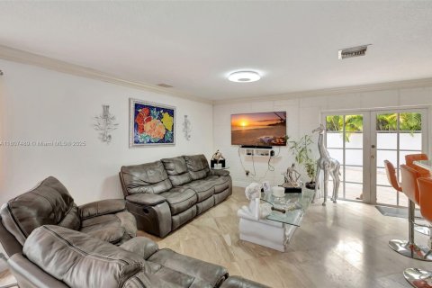 Casa en venta en Miami Lakes, Florida, 6 dormitorios, 431.72 m2 № 1749107 - foto 14