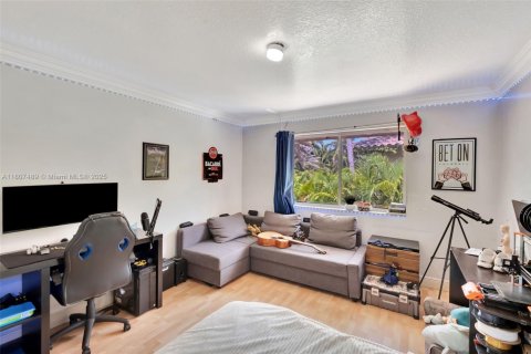 Casa en venta en Miami Lakes, Florida, 6 dormitorios, 431.72 m2 № 1749107 - foto 30