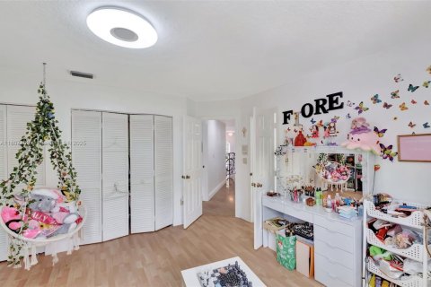 Casa en venta en Miami Lakes, Florida, 6 dormitorios, 431.72 m2 № 1749107 - foto 28