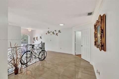 Casa en venta en Miami Lakes, Florida, 6 dormitorios, 431.72 m2 № 1749107 - foto 20