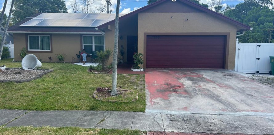 House in Lauderhill, Florida 3 bedrooms, 177.91 sq.m. № 1161887