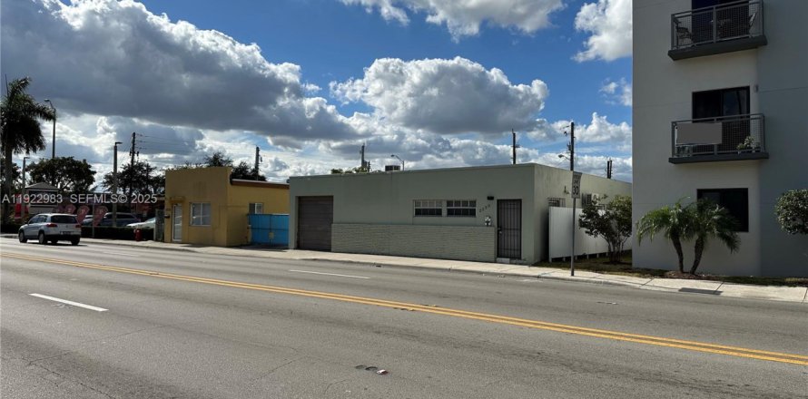 Immobilier commercial à Hialeah, Floride № 1976761
