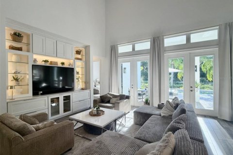 Villa ou maison à vendre à Orlando, Floride: 6 chambres, 434.6 m2 № 2353520 - photo 2