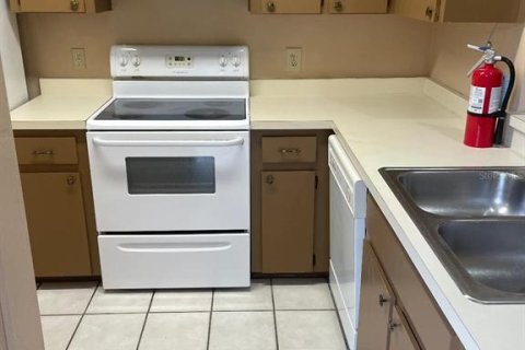 Touwnhouse à vendre à Gainesville, Floride: 2 chambres, 94.39 m2 № 1747341 - photo 2