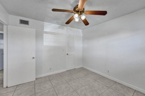 Condo in Deerfield Beach, Florida, 2 bedrooms № 2190663 - photo 22
