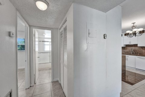 Condo in Deerfield Beach, Florida, 2 bedrooms № 2190663 - photo 17