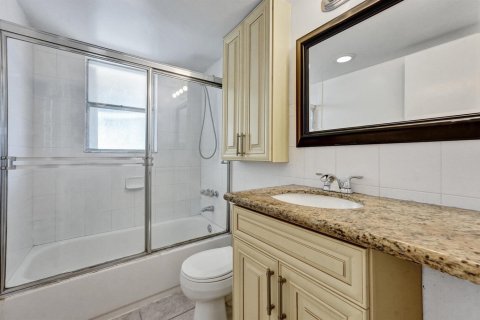 Condo in Deerfield Beach, Florida, 2 bedrooms № 2190663 - photo 19