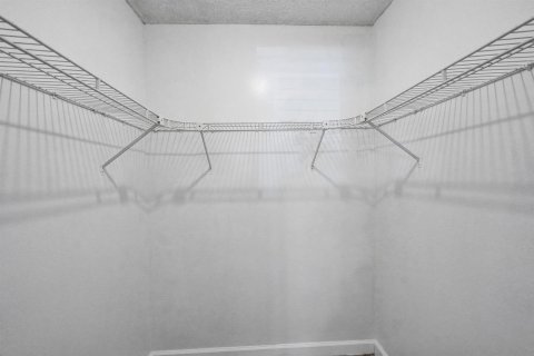 Condo in Deerfield Beach, Florida, 2 bedrooms № 2190663 - photo 13