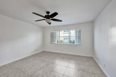 Condo in Deerfield Beach, Florida, 2 bedrooms № 2190663 - photo 16