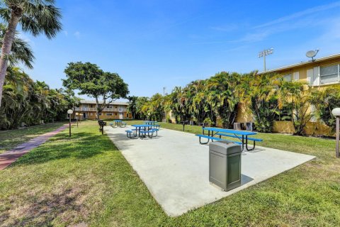 Condo in Deerfield Beach, Florida, 2 bedrooms № 2190663 - photo 29