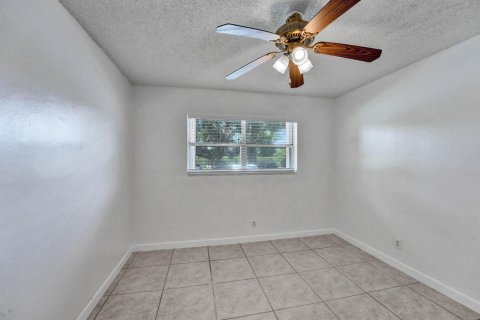 Condo in Deerfield Beach, Florida, 2 bedrooms № 2190663 - photo 15