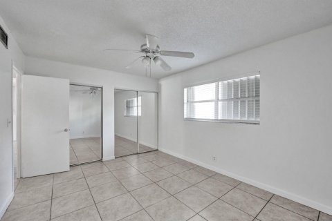 Condo in Deerfield Beach, Florida, 2 bedrooms № 2190663 - photo 25