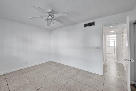 Condo in Deerfield Beach, Florida, 2 bedrooms № 2190663 - photo 26