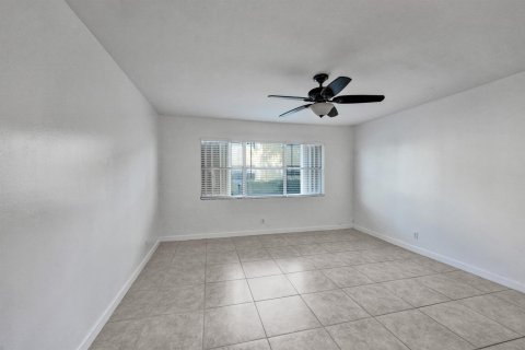 Condo in Deerfield Beach, Florida, 2 bedrooms № 2190663 - photo 21