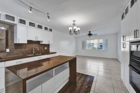Condo in Deerfield Beach, Florida, 2 bedrooms № 2190663 - photo 6