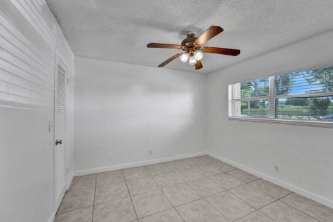Condo in Deerfield Beach, Florida, 2 bedrooms № 2190663 - photo 14