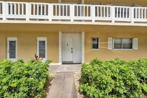 Condo in Deerfield Beach, Florida, 2 bedrooms № 2190663 - photo 2