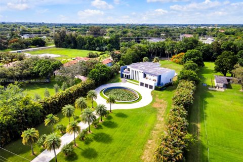 House in Southwest Ranches, Florida 6 bedrooms, 751.39 sq.m. № 1809098 - photo 4