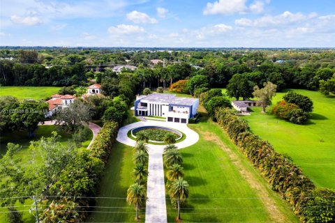 House in Southwest Ranches, Florida 6 bedrooms, 751.39 sq.m. № 1809098 - photo 1