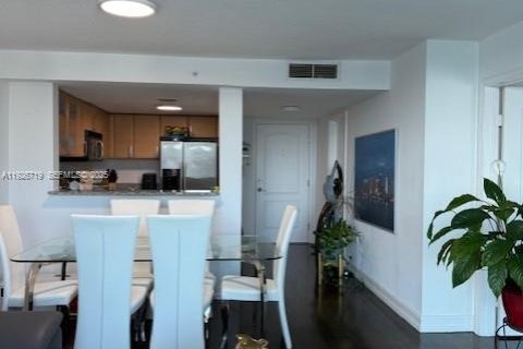 Снять в аренду квартиру в Майами, Флорида 1 спальня, 73.49м2, № 1989076 - фото 3