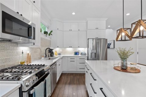 Villa ou maison à vendre à Tampa, Floride: 4 chambres, 234.86 m2 № 1904065 - photo 9