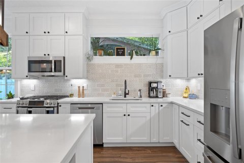 Villa ou maison à vendre à Tampa, Floride: 4 chambres, 234.86 m2 № 1904065 - photo 8