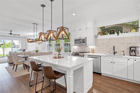 Villa ou maison à vendre à Tampa, Floride: 4 chambres, 234.86 m2 № 1904065 - photo 6