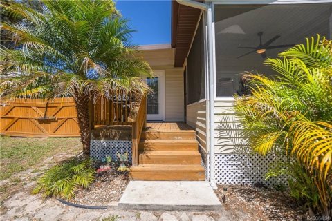 House in Floral City, Florida 2 bedrooms, 83.05 sq.m. № 1597318 - photo 6