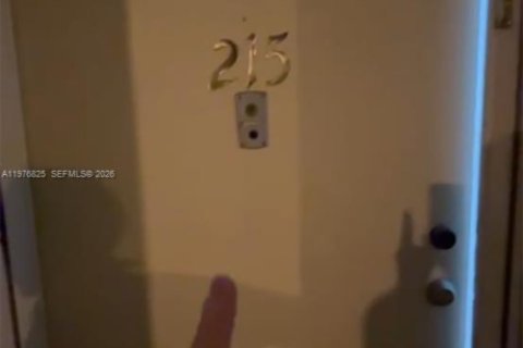 Condo in Aventura, Florida, 1 bedroom  № 2043270 - photo 6