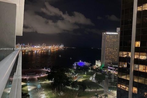 Condo in Miami, Florida, 2 bedrooms  № 2038225 - photo 29