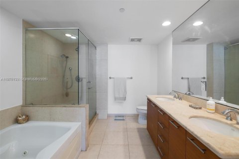 Condo in Miami, Florida, 2 bedrooms  № 2038225 - photo 19