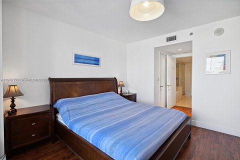 Condo in Miami, Florida, 2 bedrooms  № 2038225 - photo 14