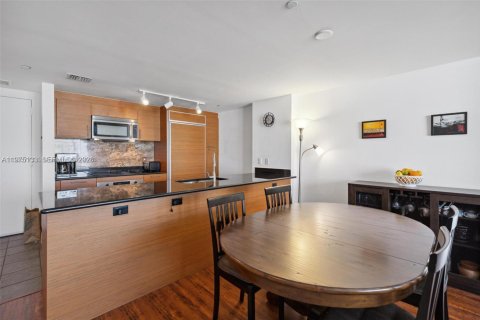 Condo in Miami, Florida, 2 bedrooms  № 2038225 - photo 9