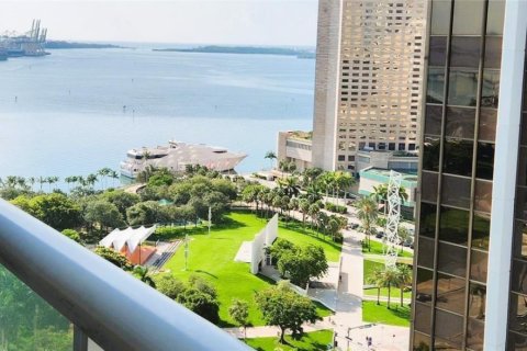 Condo in Miami, Florida, 2 bedrooms  № 2038225 - photo 27