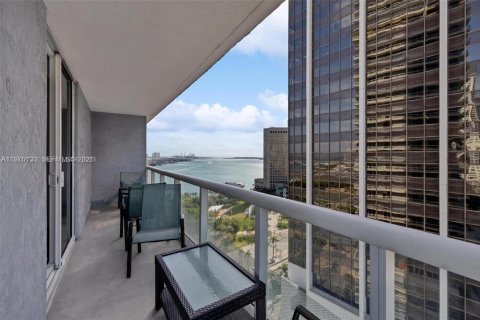 Condo in Miami, Florida, 2 bedrooms  № 2038225 - photo 23