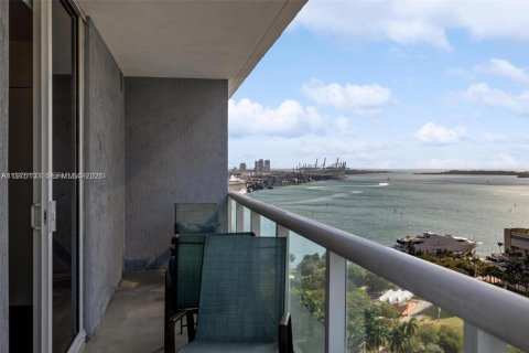 Condo in Miami, Florida, 2 bedrooms  № 2038225 - photo 22