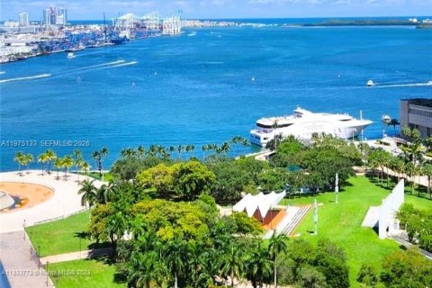 Condo in Miami, Florida, 2 bedrooms  № 2038225 - photo 28