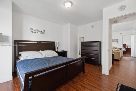 Condo in Miami, Florida, 2 bedrooms  № 2038225 - photo 16