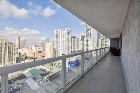 Condo in Miami, Florida, 2 bedrooms  № 2038225 - photo 24