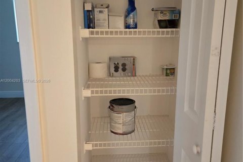 Condo in Tamarac, Florida, 2 bedrooms  № 2068433 - photo 8